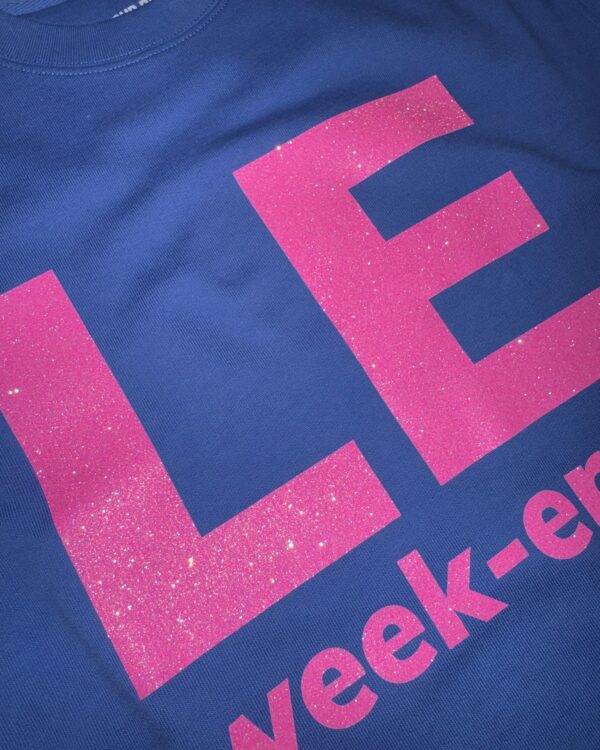 Le week-end. Pullover blau / rosa Glitzer